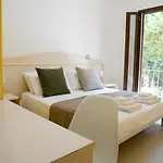Sara 3*